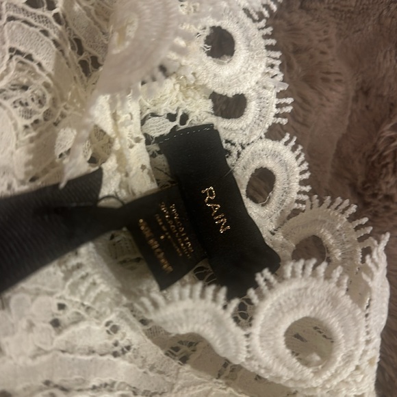 Rain Women's Size large Half Sleeve Embroidered Top Ivory STYLE: OR5880 - Picture 3 of 10